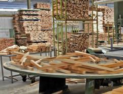 Realizzazione di elementi semilavorati per l'industria del legno 
